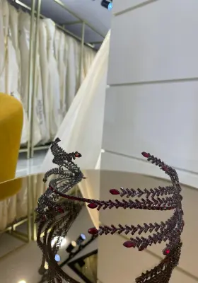 bordo taş detaylı zarif yaprak motifli