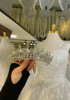 ışıltılı kristal gelin tacı