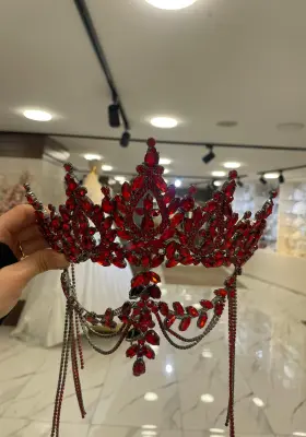 kırmızı zirkon taşlı sarkıt detaylı