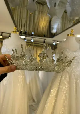 kristal taş detaylı gein tacı