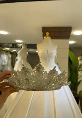 kristal taş detaylı gelin tacı