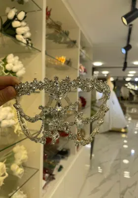 kristal taşlı zincir detaylı şık