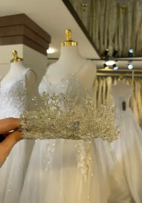 zarif çiçek detaylı parlak kristal taşlı