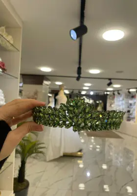 zümrüt yeşili taşlı şık taç