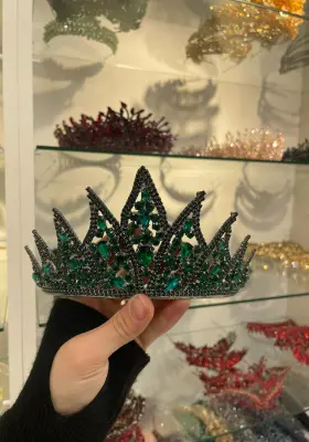 zümrüt yeşili zirkon taşlı