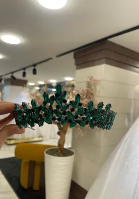 zümrüt yeşili zirkon taşlı